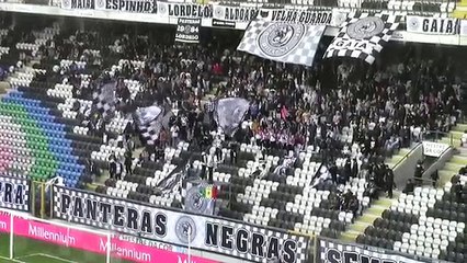 Jogador do Boavista evita placagens e provoca uma colisão frontal entre adeptos