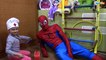 Spiderman vs Batman. Ярослава лечит Человека Паука. Видео для детей. Tiki Taki Kids