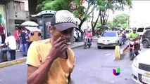 Un reportaje muestra como venezolanos hurgan en la basura por comida debido a la escasez
