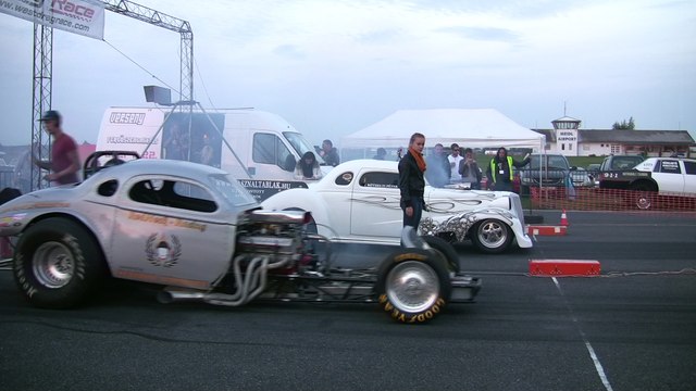 Chevrolet Coupe 1937 Vs. Chevrolet Coupe Hot Rod 1932