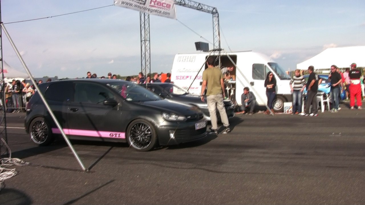 VW Golf V GTI Vs. Nissan Skyline GT-R R33