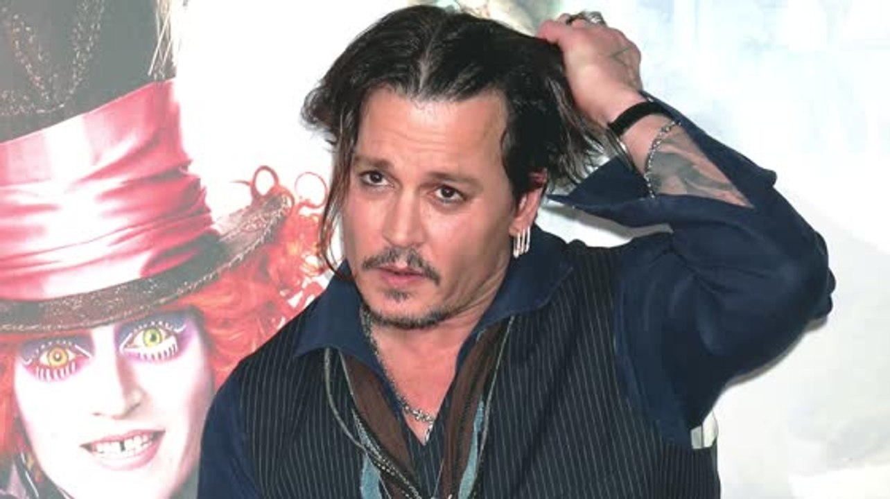 Johnny Depp Makes Fun of His Own Australian Apology Video