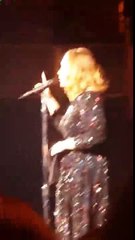 Adele propose d'être la mère-porteuse d'un couple homosexuel