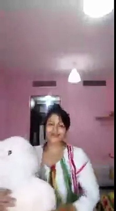 চোখ টিপ দেও কেন? আমি কি তোমার বউ?