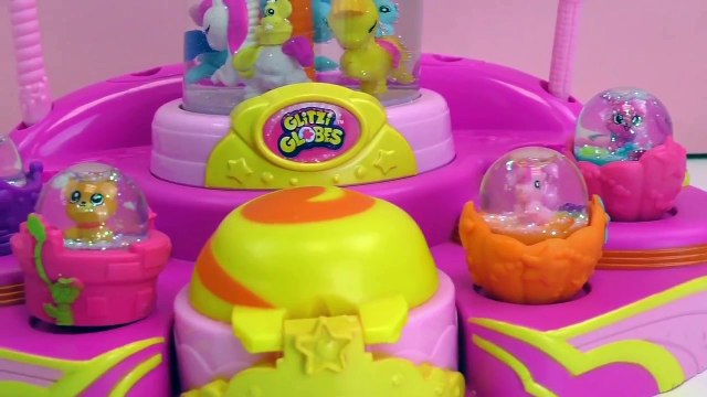 Démo Glitzi Globes français – Manège multicolore avec des poneys et des paillettes