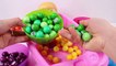  MASHA Y EL OSO  Baño en bolas de colores | Vídeos de juguetes en Español