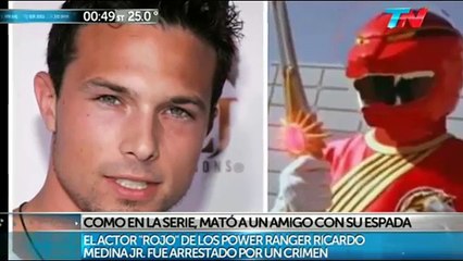 Conmoción ! Power Ranger Rojo mató a su compañero de cuarto con 1 espada