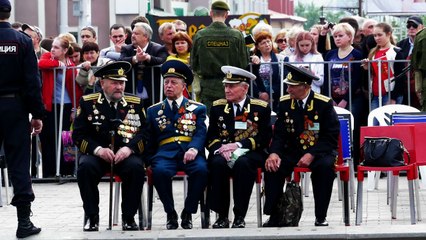 Ukraine rebels parade banned weapons on Victory Day