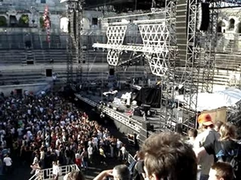 sebastian & kavinsky @ nimes (jamelia Mr oizo remix)