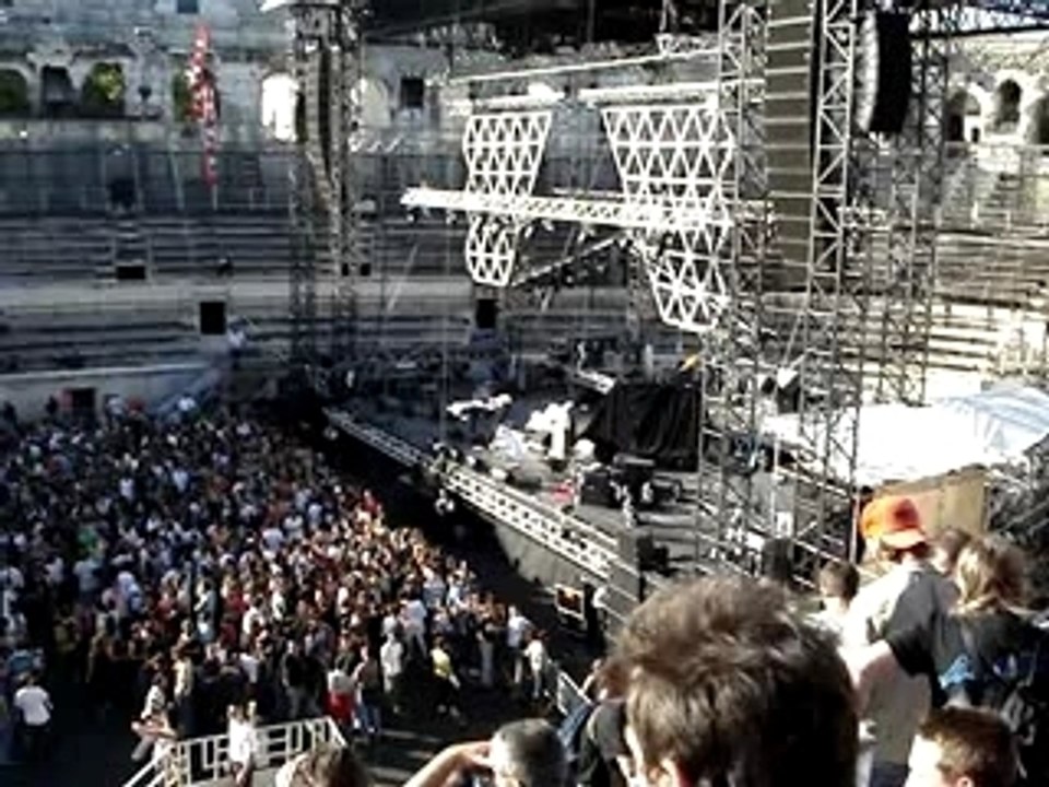sebastian & kavinsky @ nimes (jamelia Mr oizo remix)