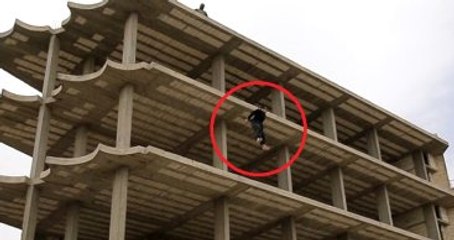 IŞİD Militanları Eşcinsel Genci 5. Kattan Attı