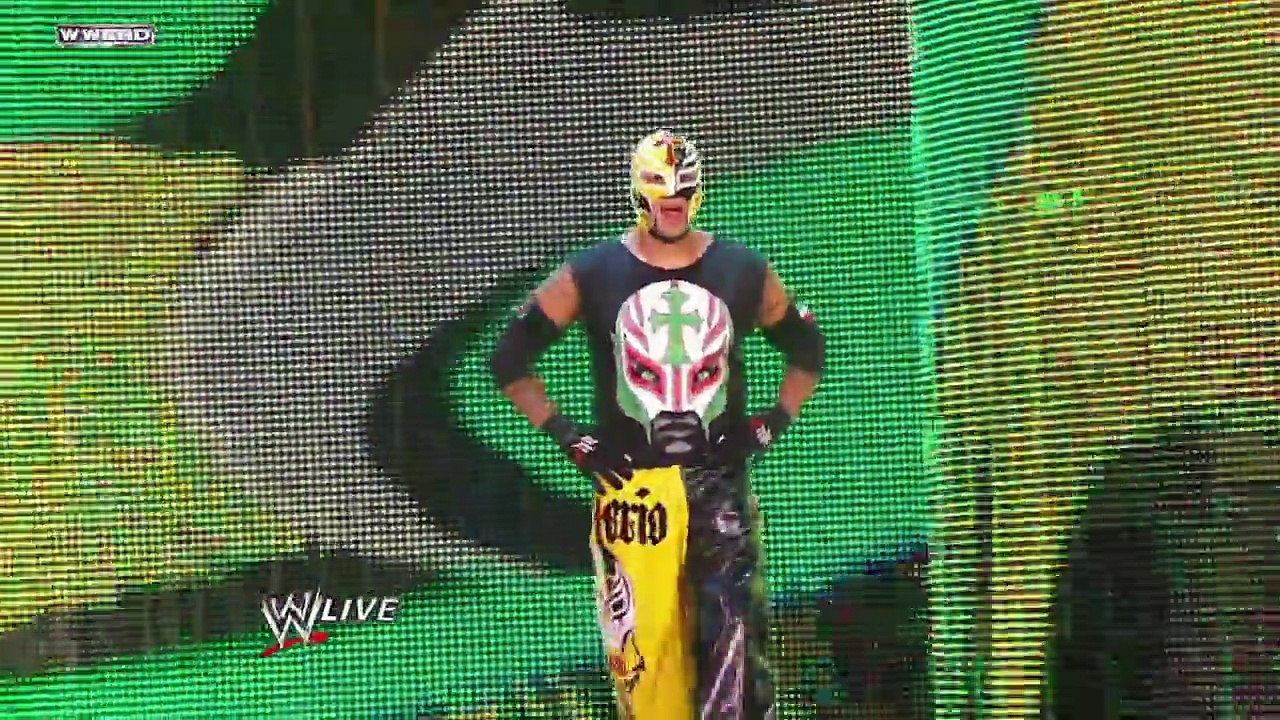 Rey Mysterio returns to SmackDown