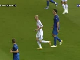 ZIDANE donne COUP DE TETE A MATERAZZI-Finale Coupe du Monde