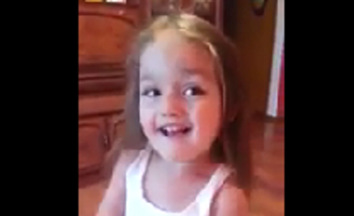 как она глазками стреляет