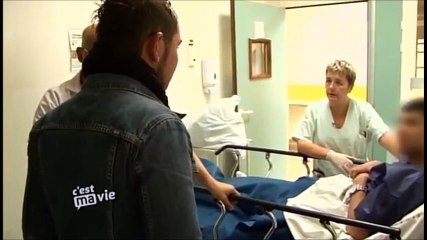 Un homme est complètement ivre, son frère ne supporte pas !