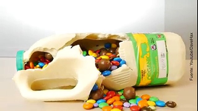 Une bouteille en chocolat blanc remplie de bonbons. Recette facile