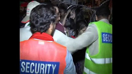 پی ٹی آئی کے جلسے میں خواتین کے ساتھ جانوروں جیسا - 480P