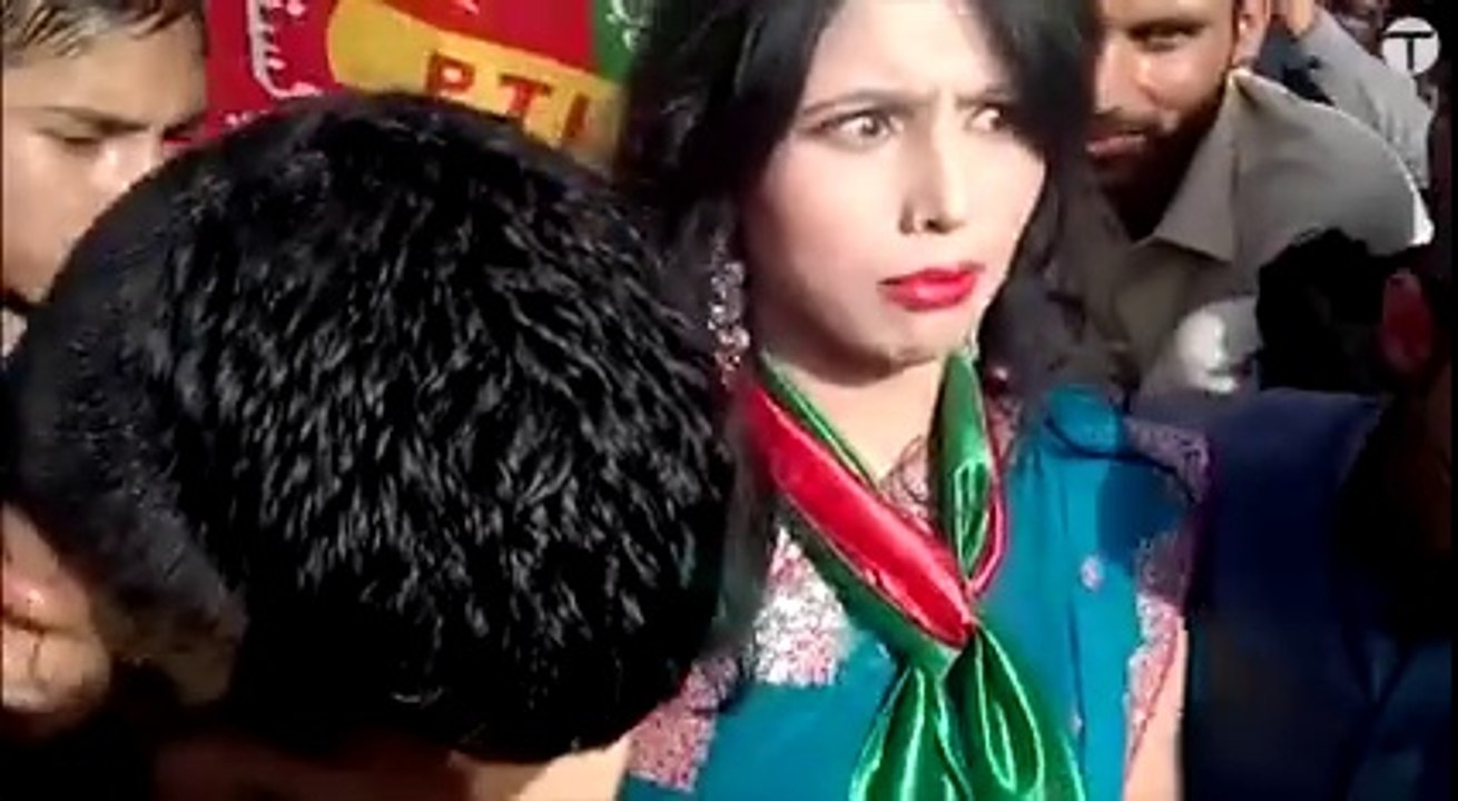 OMG Watch What Happened With Stage Actress Annie Khan in PTI Jalsa