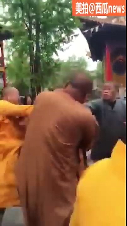 3 nhà sư đánh nhau tơi tả thiền môn