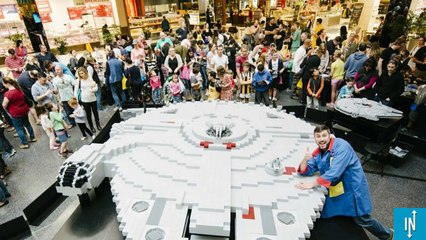 Lego construit le plus grand Faucon Millenium du monde à l'occasion de la journée Star Wars en Malaisie