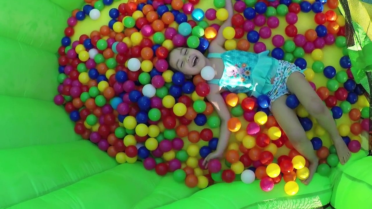 GIANT INFLATABLE SLIDE & BOUNCER by Little Tikes Surprises H