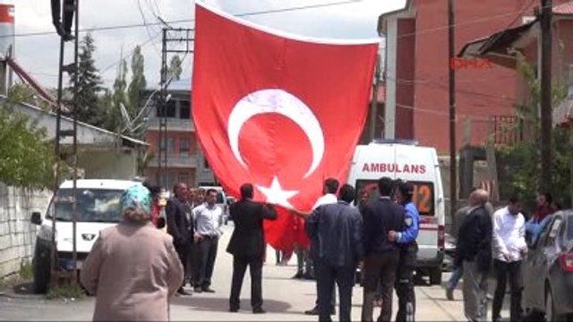 Van Şehit Evine Türk Bayrağı Asıldı