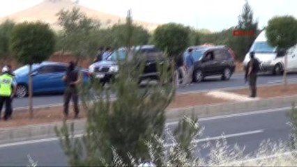 Şanlıurfa'da Polisin Durdurmak İstediği Otomobildeki PKK'lı Teröristler Ateş Açtı 1 PKK'lı Öldürüldü