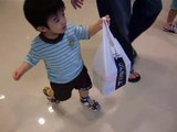 Baby Ivan (20-mth)...carry shopping bag...28 May 2009