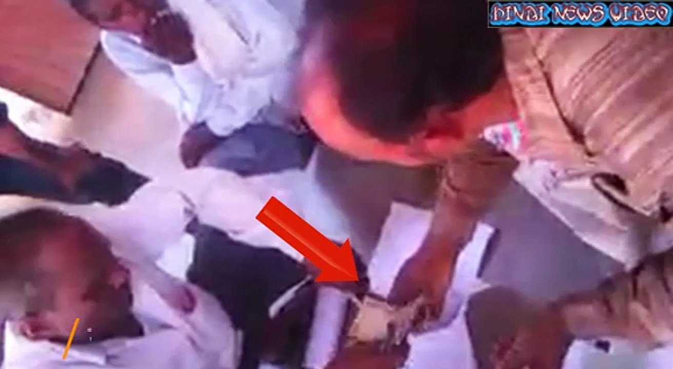 Accountants demanding bribe from farmers in bundelkhand