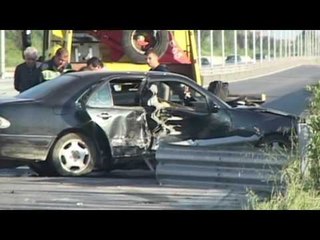 Golem, rruga ende e hapur dhe pa sinjalistikë - Top Channel Albania - News - Lajme