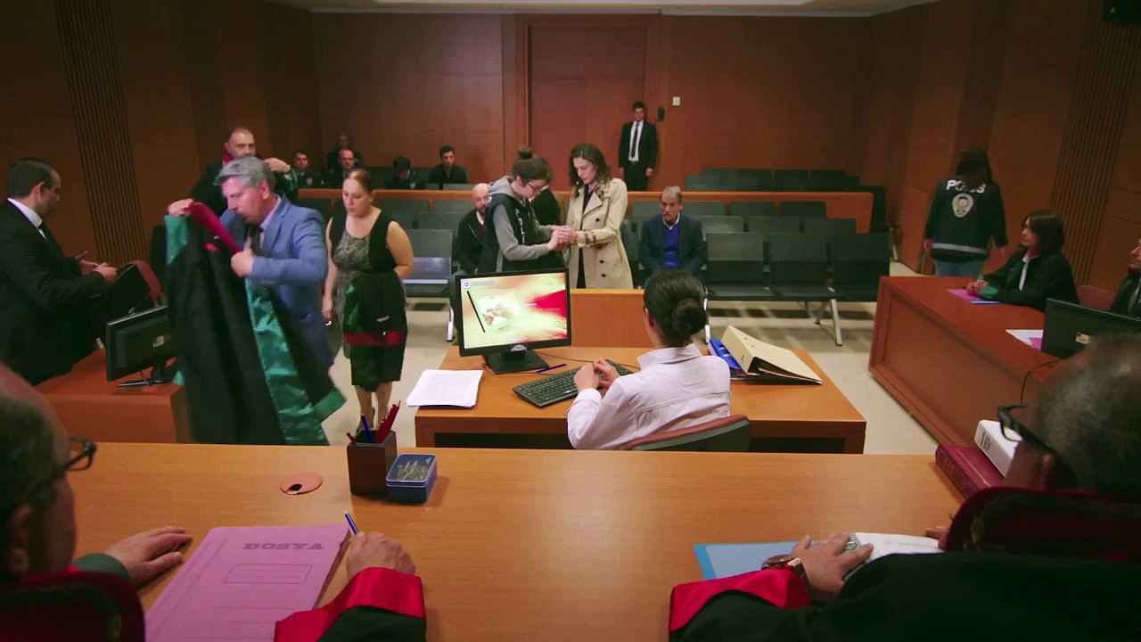 Paramparça 65. Bölüm | Ozan Annesinin Aleyhinde Şahitlik mi Yapacak!