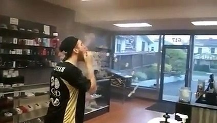 Le roi des ronds de fumée... Meilleur que gandalf