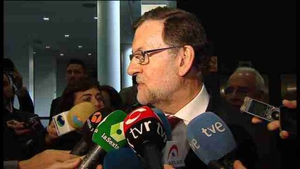 Rajoy dice que una coalición de "extremistas y radicales" no conviene al país