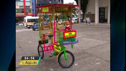 SC: Guarda municipal transforma bicicleta em biblioteca ambulante