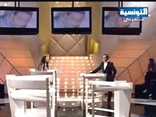 عندي ما نقلك فتاة تضرب والدتها