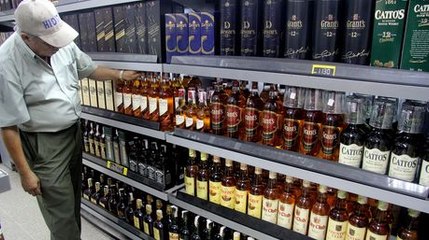 Permiten la venta de licor los domingos