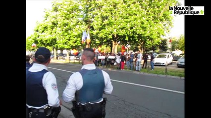 VIDEO. A Blois, face-à-face tendu entre la Manif pour tous et l'extrême gauche