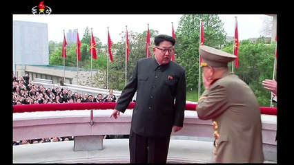 Gigantesco desfile na Coreia do Norte