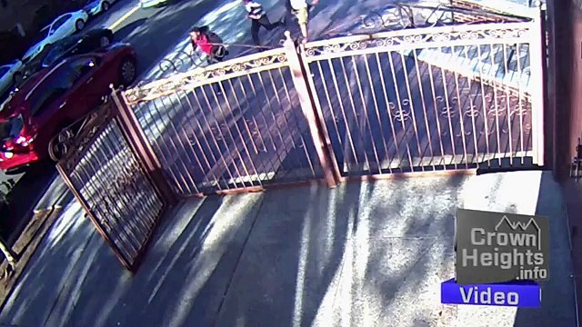 Cámara de seguridad captó a un niño incendiando un autobús escolar