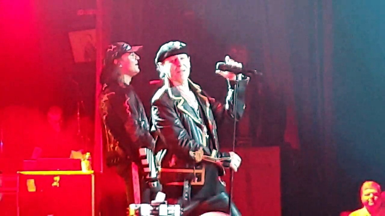 Scorpions "Still Loving You" & "Rock You Like a Hurricane" Nashville, May 9, 2016 encore part 2