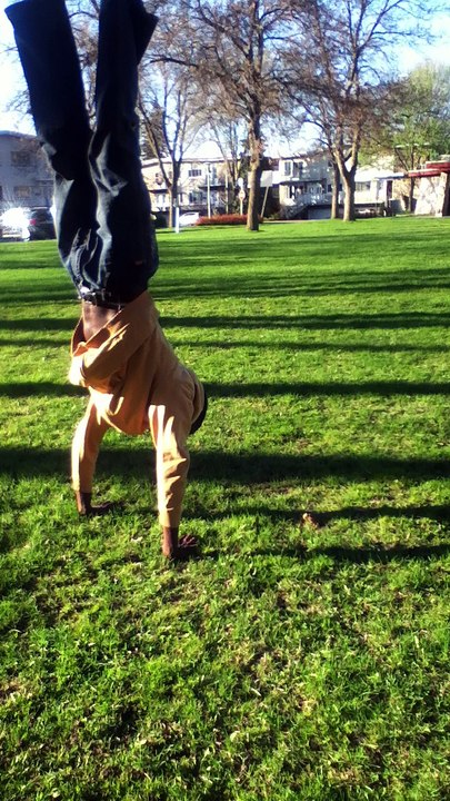 BBOY CAPCOM HANDSTAND