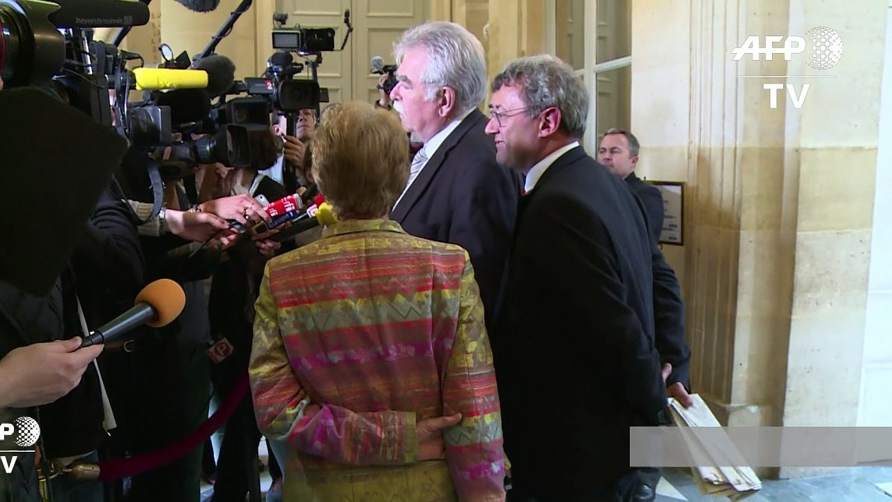 Loi travail: réactions politiques au recours à l'article 49-3
