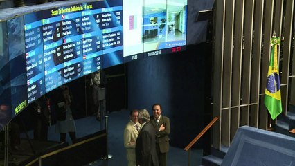 Senadores debatem votação do impeachment