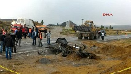 Konya Minibüsle Çarpışan Otomobil Alev Aldı; Otomobildeki Çift Yanarak Can Verdi -1