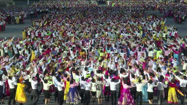 Corée du Nord: danse de masse pour marquer la fin du congrès