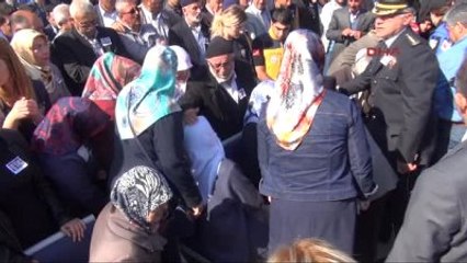 Van Şehitleri İçin Tören Düzenlendi