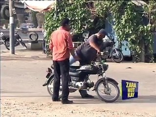 Zara Hut Kay Pakistani funny clips  (6)