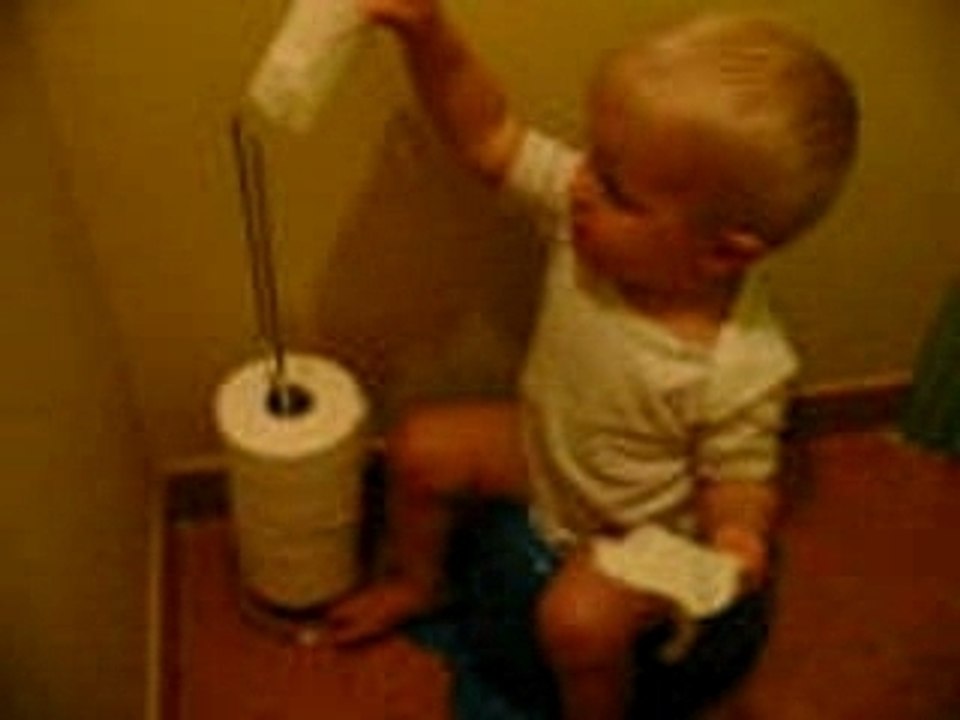Lucas au petit coin