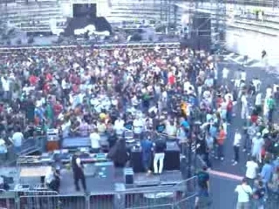 Intro Kavinsky SebastiAn @ Nimes