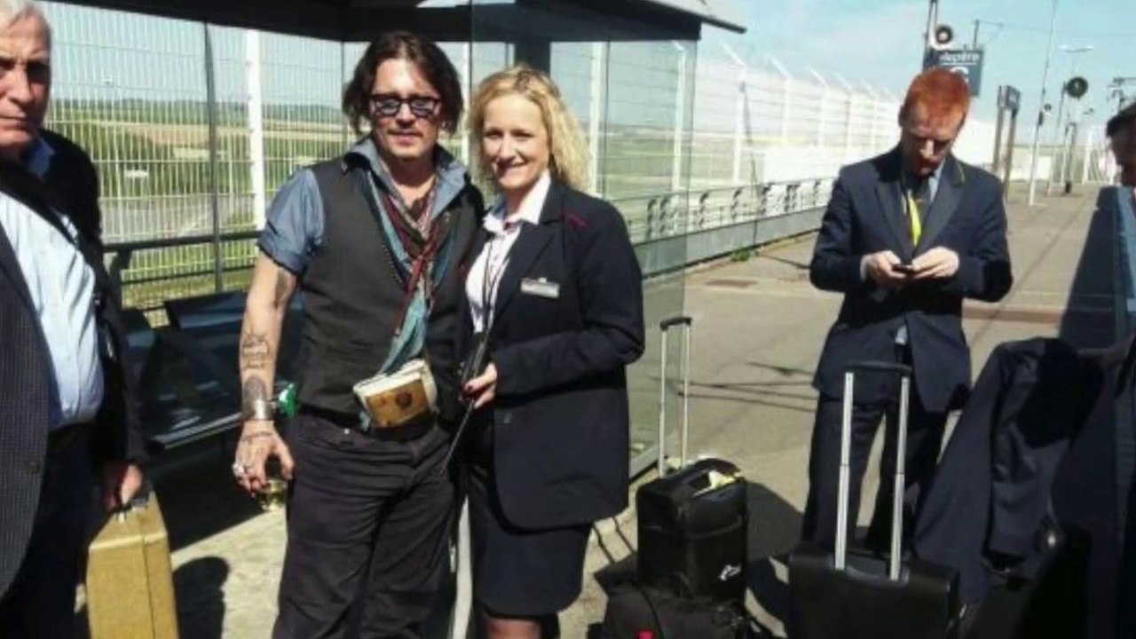 Johnny Depp bloqué dans un  train à Calais... Sa réaction est surprenante